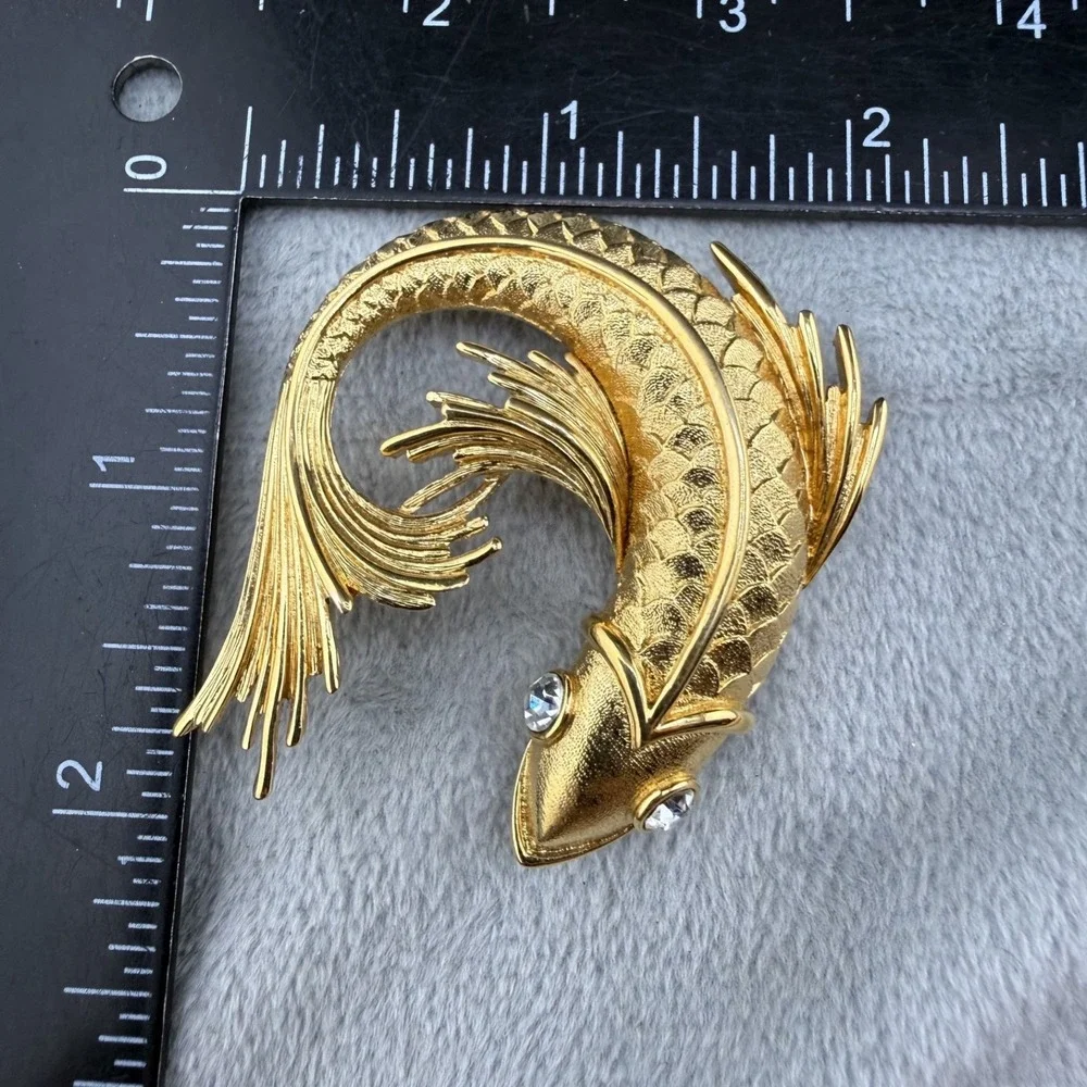 Vintage Monet Brooch Gold Tone Fish‎ Koi
